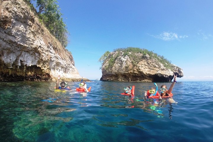 Group of tourists snorkeling 