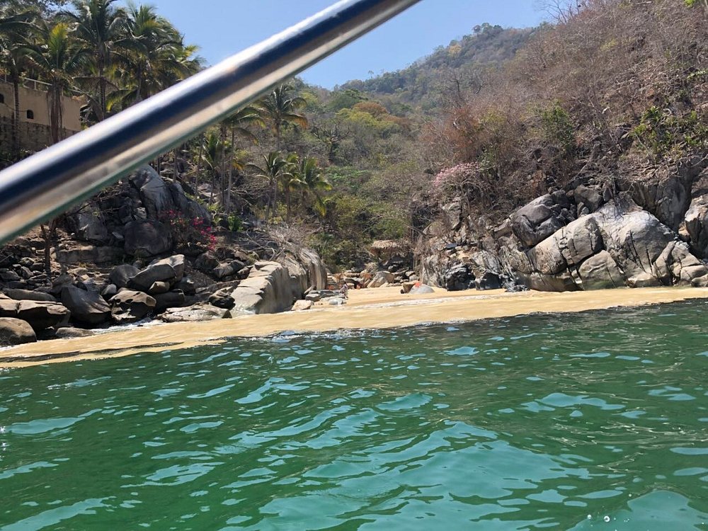 photo of Playa Colomitos showing the cove and clear water.